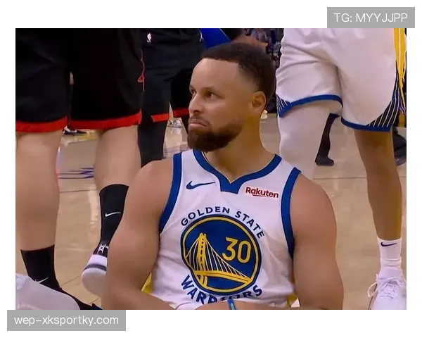 布伦森挡拆单打主导进攻，相较库里更倚重突破中投