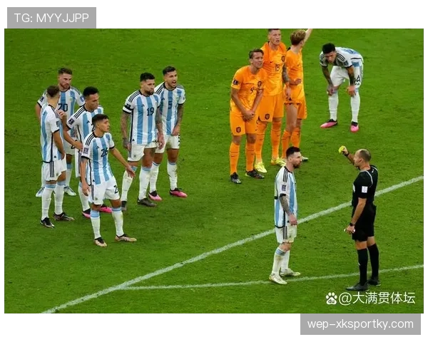 点球时其他队员提前进区，裁判该如何判罚规则详解