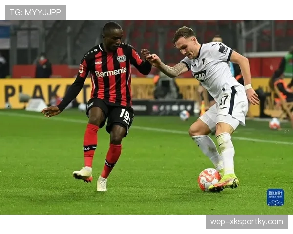 内斯塔与卡福如何在顶级联赛中实现防线从集中到分散的结构转换